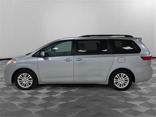 2017 Toyota Sienna XLE