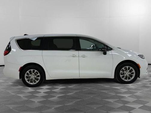 White 2024 Chrysler Pacifica Touring-L