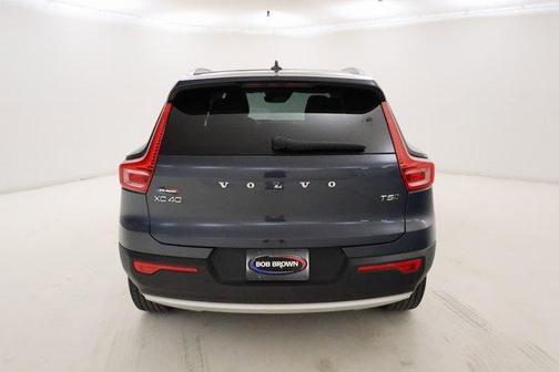 2022 Volvo XC40 T5 Momentum