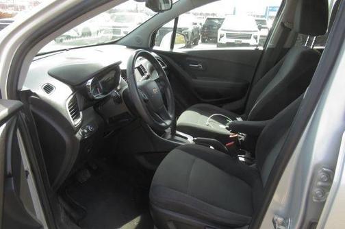 Silver Ice Metallic 2019 Chevrolet Trax LS