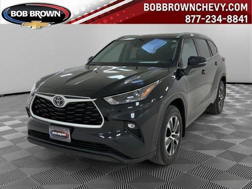 Black 2022 Toyota Highlander XLE
