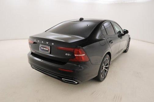 2022 Volvo S60 B5 Momentum