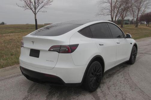 Pearl White Multi 2022 Tesla Model Y Long Range