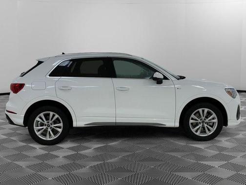 Arkona White 2025 Audi Q3 45 S line Premium