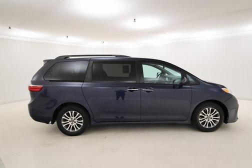 2018 Toyota Sienna XLE