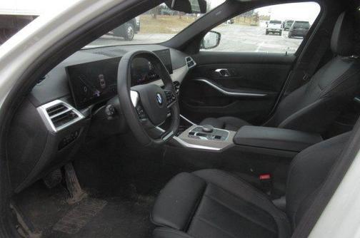 2025 BMW 330 i xDrive