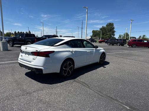 Pearl White Tricoat 2023 Nissan Altima SR Intelligent AWD