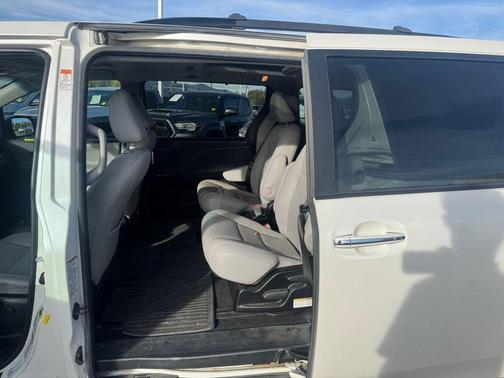 2015 Toyota Sienna SE