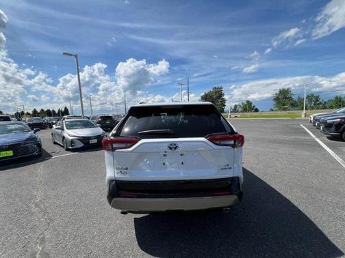 2024 Toyota RAV4 Hybrid SE