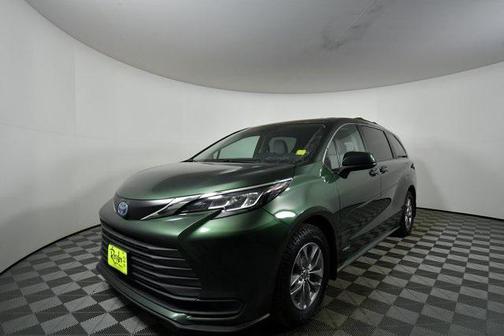 2021 Toyota Sienna LE