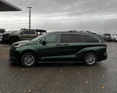 2021 Toyota Sienna LE