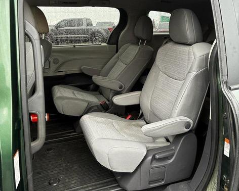 2021 Toyota Sienna LE