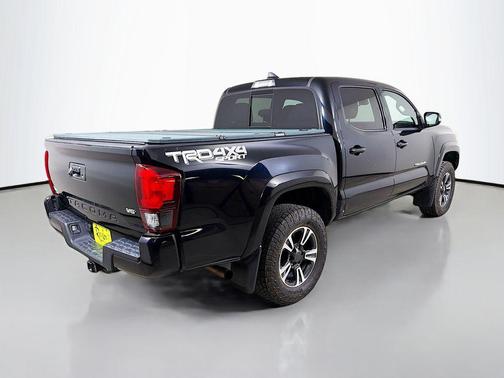 Midnight Black Metallic 2018 Toyota Tacoma TRD Sport