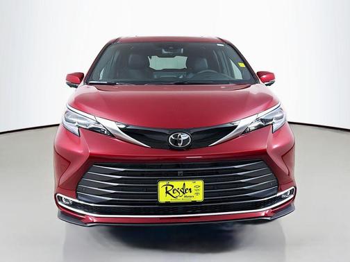 Pearl 2026 Toyota Sienna Platinum