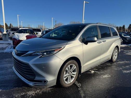 2024 Toyota Sienna Platinum