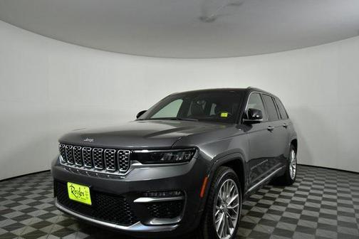 2022 Jeep Grand Cherokee Summit