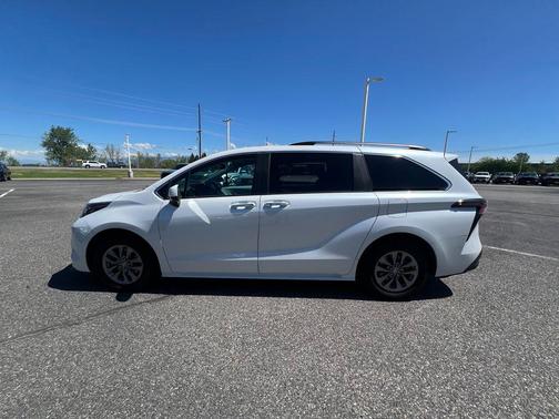 White 2025 Toyota Sienna XLE