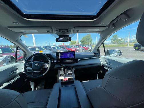 White 2025 Toyota Sienna XLE