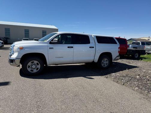 Super White 2016 Toyota Tundra SR5
