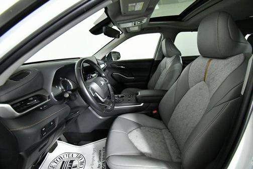 2023 Toyota Highlander Hybrid Base