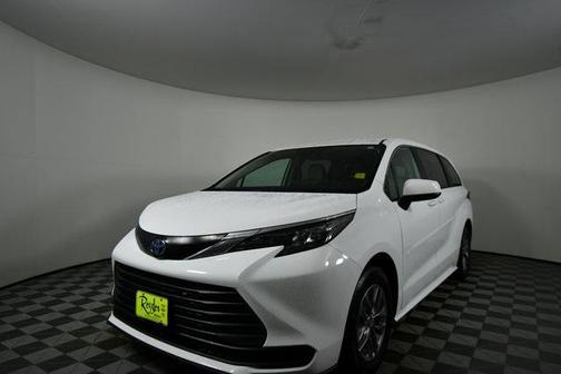 2024 Toyota Sienna LE