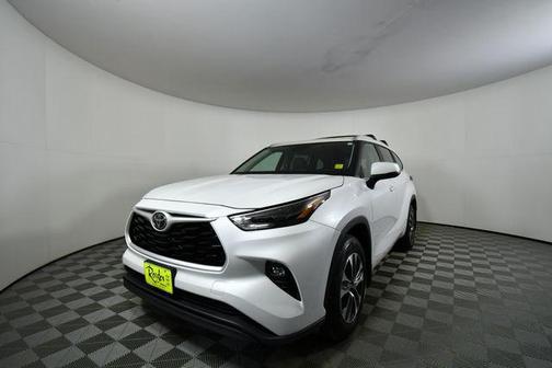 Wind Chill Pearl 2023 Toyota Highlander XLE