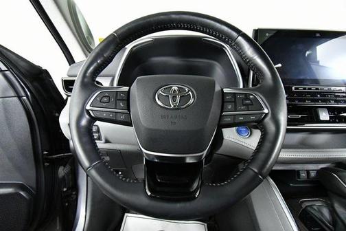 2021 Toyota Highlander Hybrid Platinum