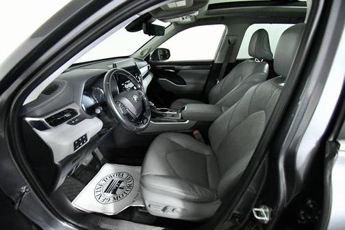 2021 Toyota Highlander Hybrid Platinum