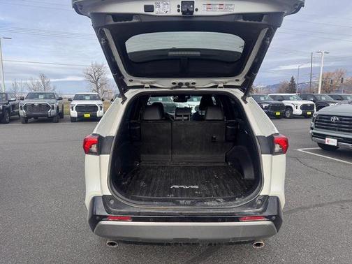 2022 Toyota RAV4 Hybrid SE