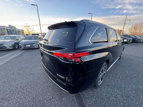 2025 Toyota Sienna Platinum