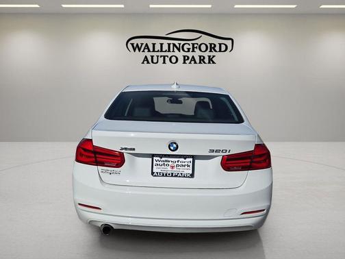 Alpine White 2017 BMW 320 i