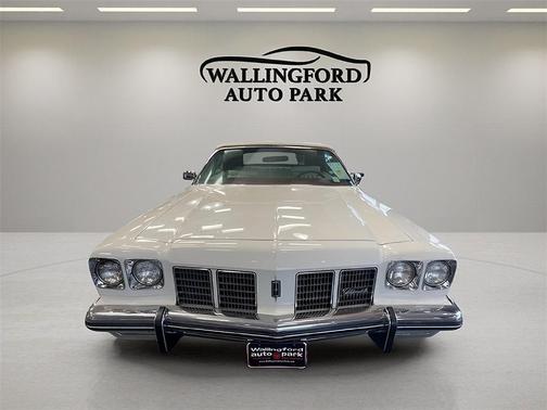 White 1975 Oldsmobile Delta 88 convertible