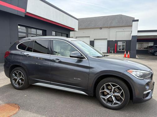 Mineral Grey Metallic 2018 BMW X1 xDrive28i