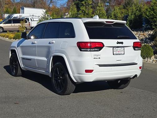 2022 Jeep Grand Cherokee Laredo