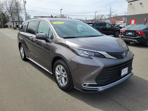 2023 Toyota Sienna XLE 7 Passenger