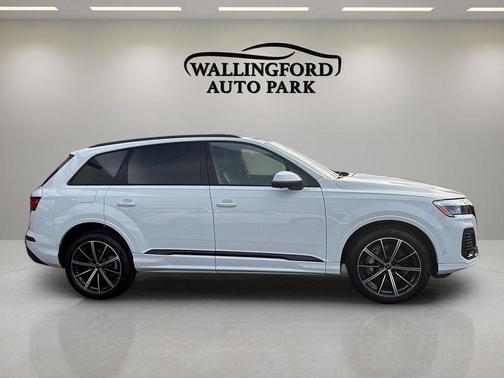 2025 Audi Q7 45 Premium Plus