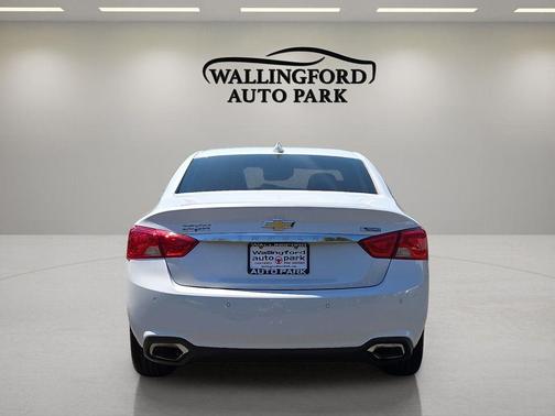 Iridescent Pearl Tricoat 2017 Chevrolet Impala Premier 2LZ