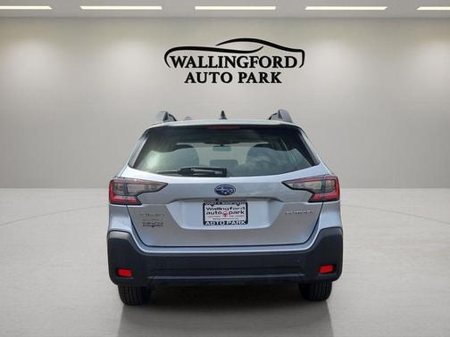 Ice Silver Metallic 2025 Subaru Outback Base