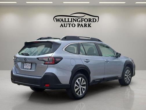 Ice Silver Metallic 2025 Subaru Outback Base