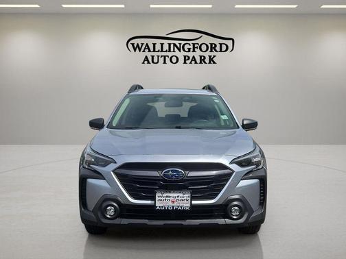 Ice Silver Metallic 2025 Subaru Outback Base