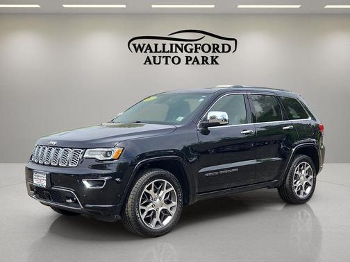 Diamond Black Crystal Pearlcoat 2020 Jeep Grand Cherokee Overland