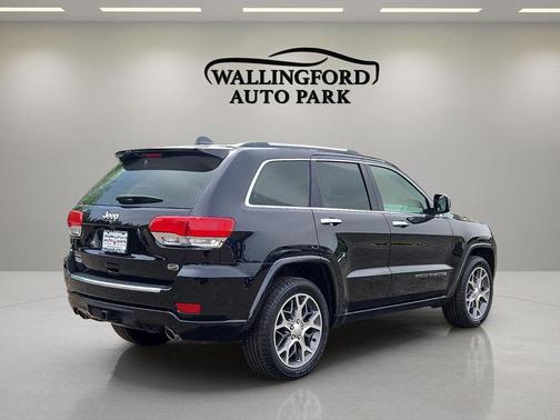 Diamond Black Crystal Pearlcoat 2020 Jeep Grand Cherokee Overland