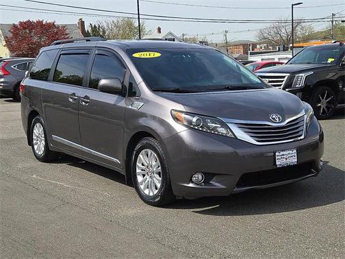 2017 Toyota Sienna XLE