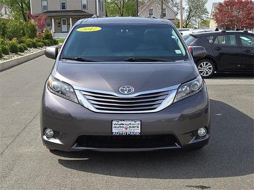 2017 Toyota Sienna XLE