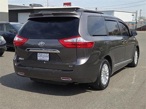 2017 Toyota Sienna XLE