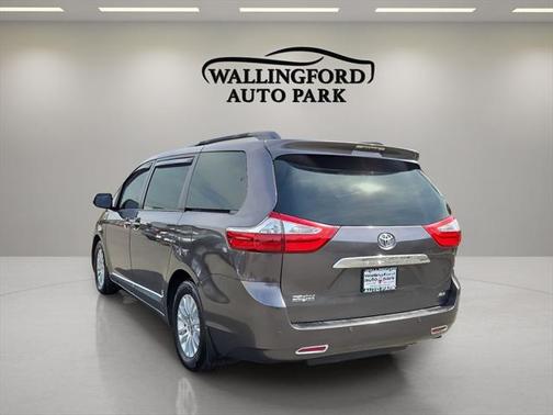 2017 Toyota Sienna XLE