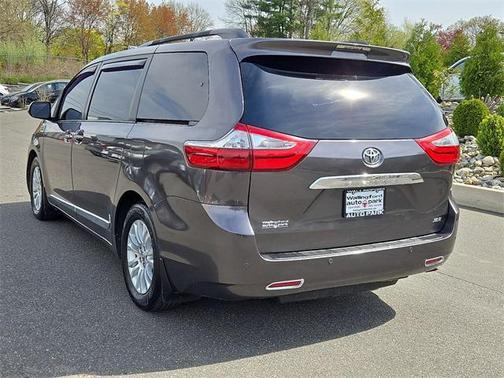 2017 Toyota Sienna XLE