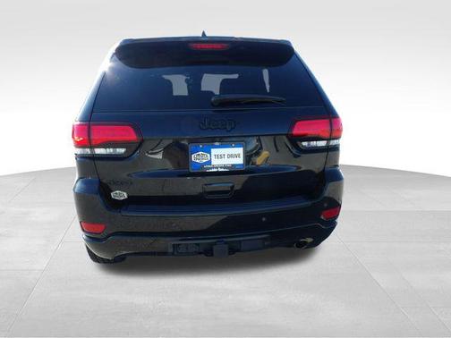 Diamond Black Crystal Pearlcoat 2022 Jeep Grand Cherokee Laredo