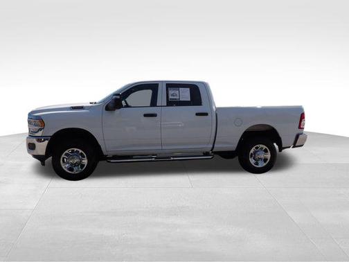 2024 RAM 2500 Tradesman Crew Cab 4x4 6'4' Box