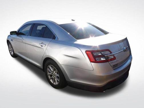 2013 Ford Taurus SE